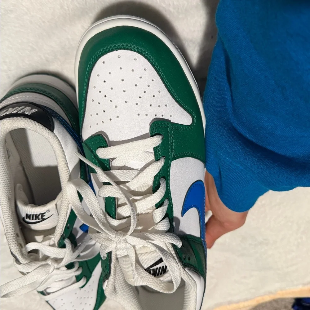 Nike Kids Sneakers in Green and Blue - Picture 2 of 3